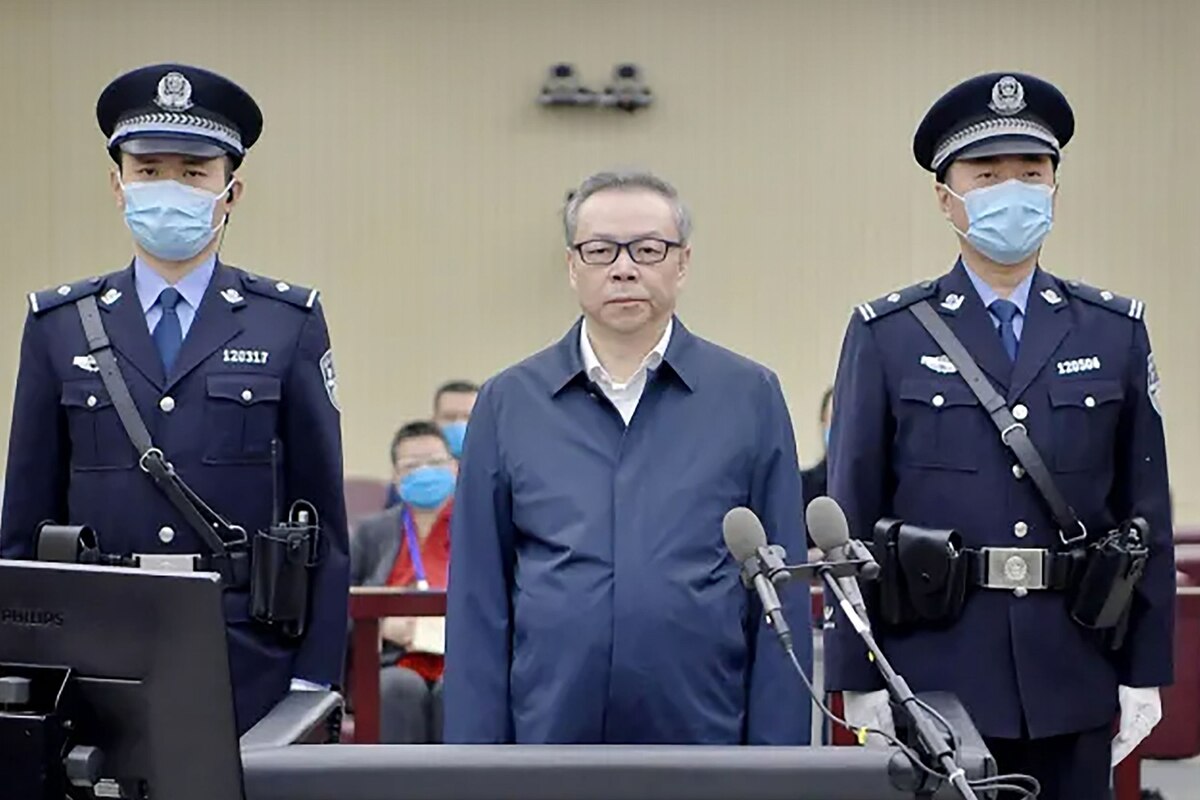 China ejecuta al exbanquero del "mayor caso de corrupción financiera"