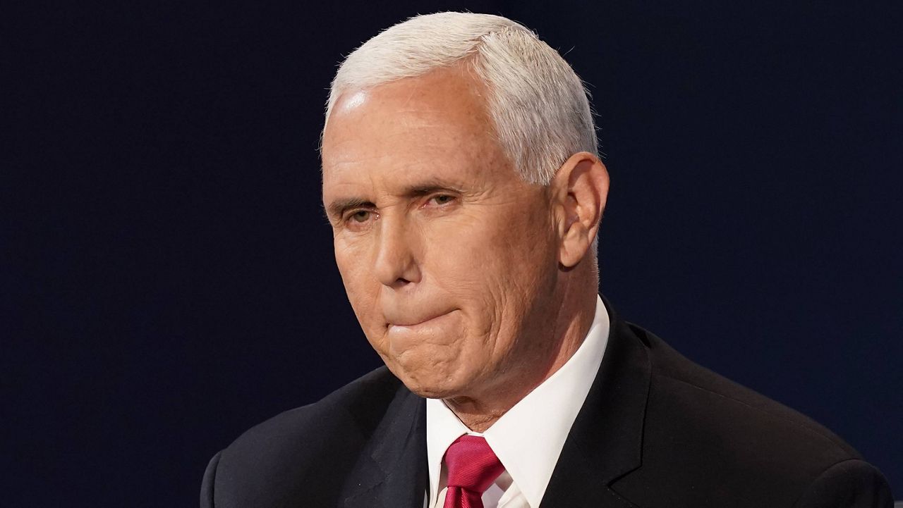 Mike Pence rechaza invocar enmienda para apartar a Trump de su cargo