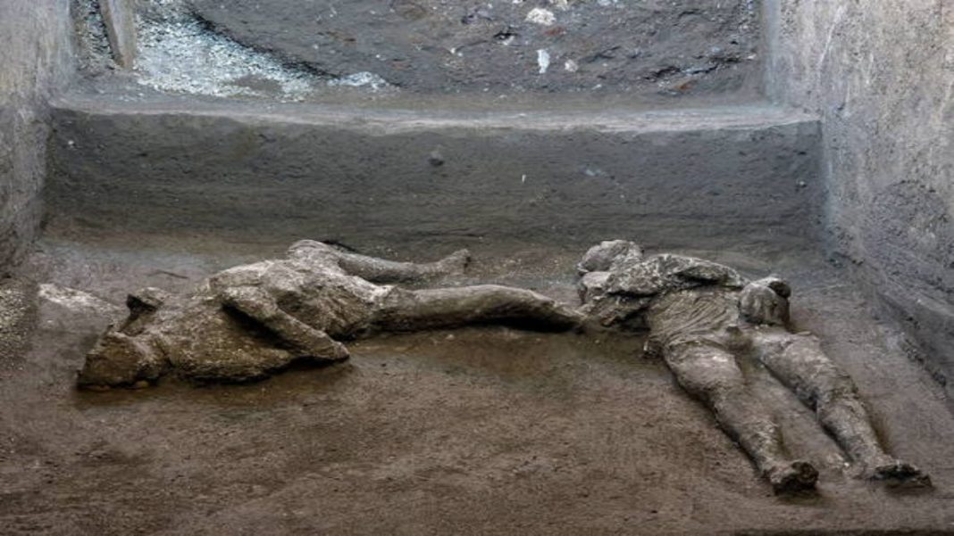 Descubren túnel con restos humanos tras erupción por el Vesubio