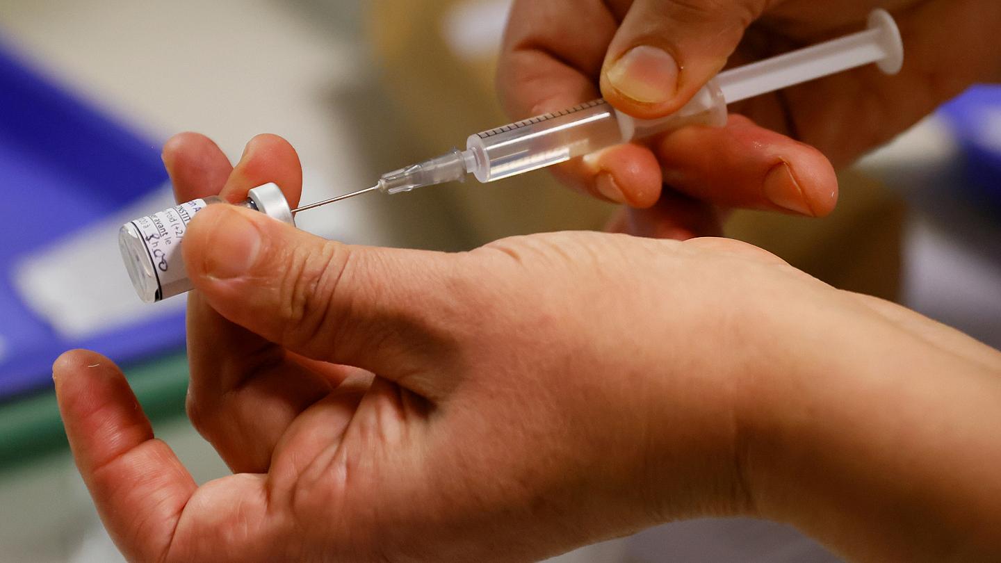 Hungría recibe 100.000 dosis de la vacuna rusa y comenzará a usar