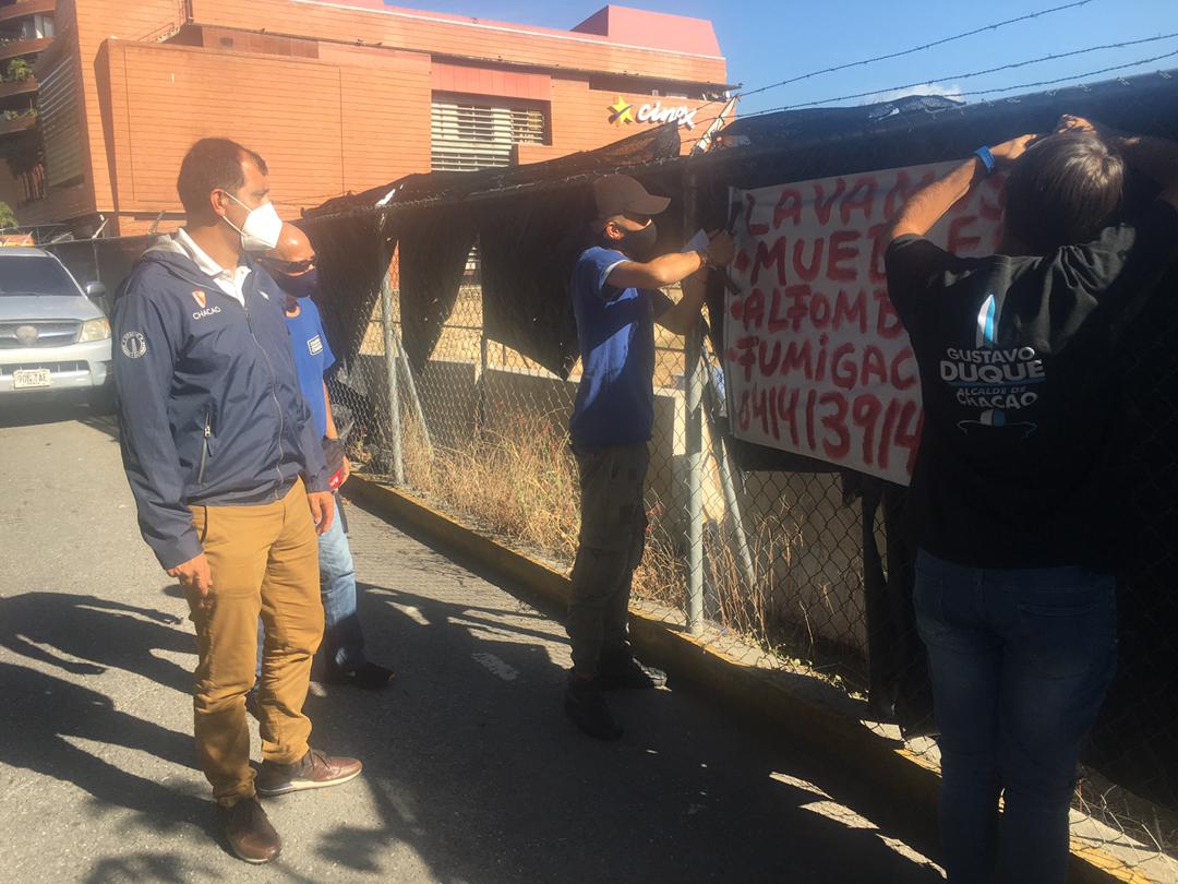 Concejal de Chacao realizó 16 fumigaciones en cinco comunidades durante enero