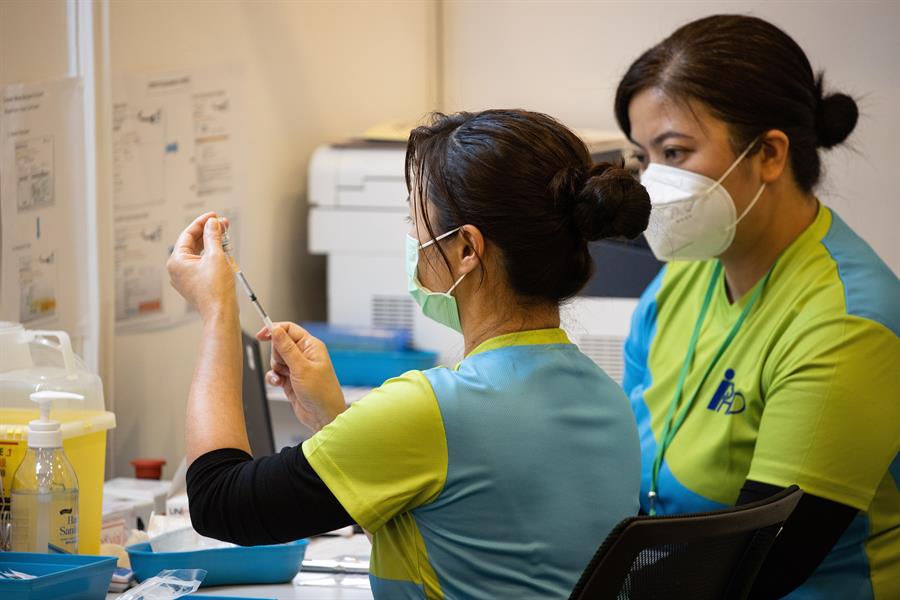 Autoridades chinas dan luz verde a otras dos vacunas contra el COVID