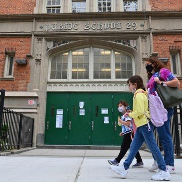 Nueva York reanudará la educación presencial en la escuela secundaria