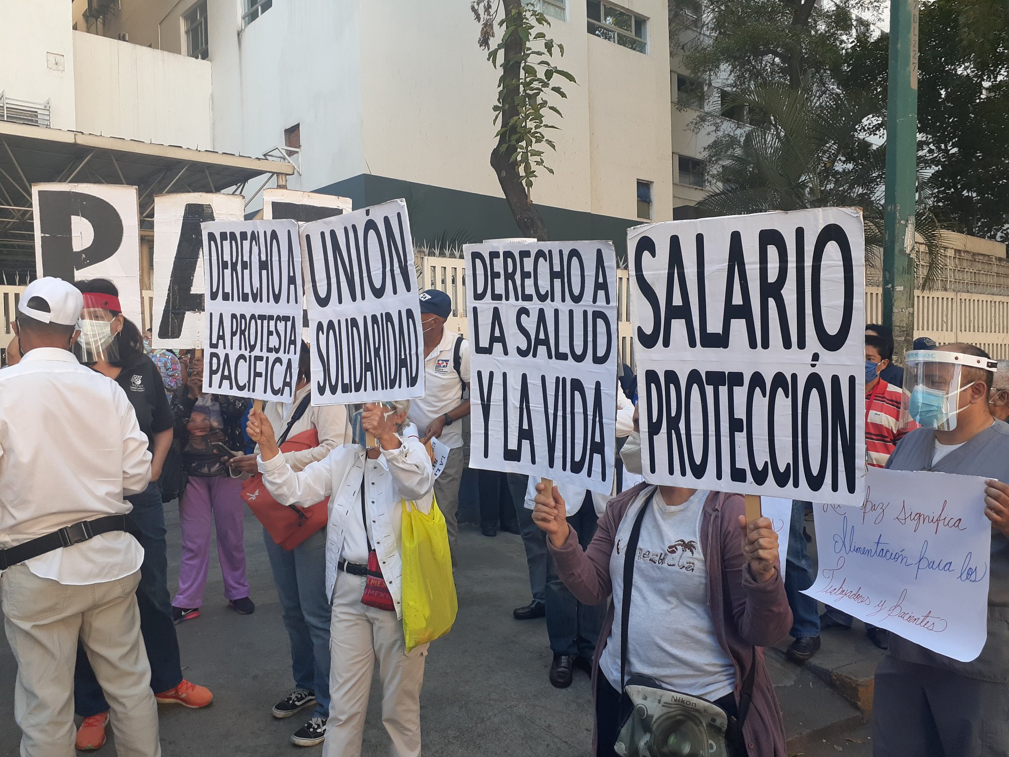Trabajadores de la salud protestan en el Hospital J.M. de los Ríos (+Video) | Diario 2001