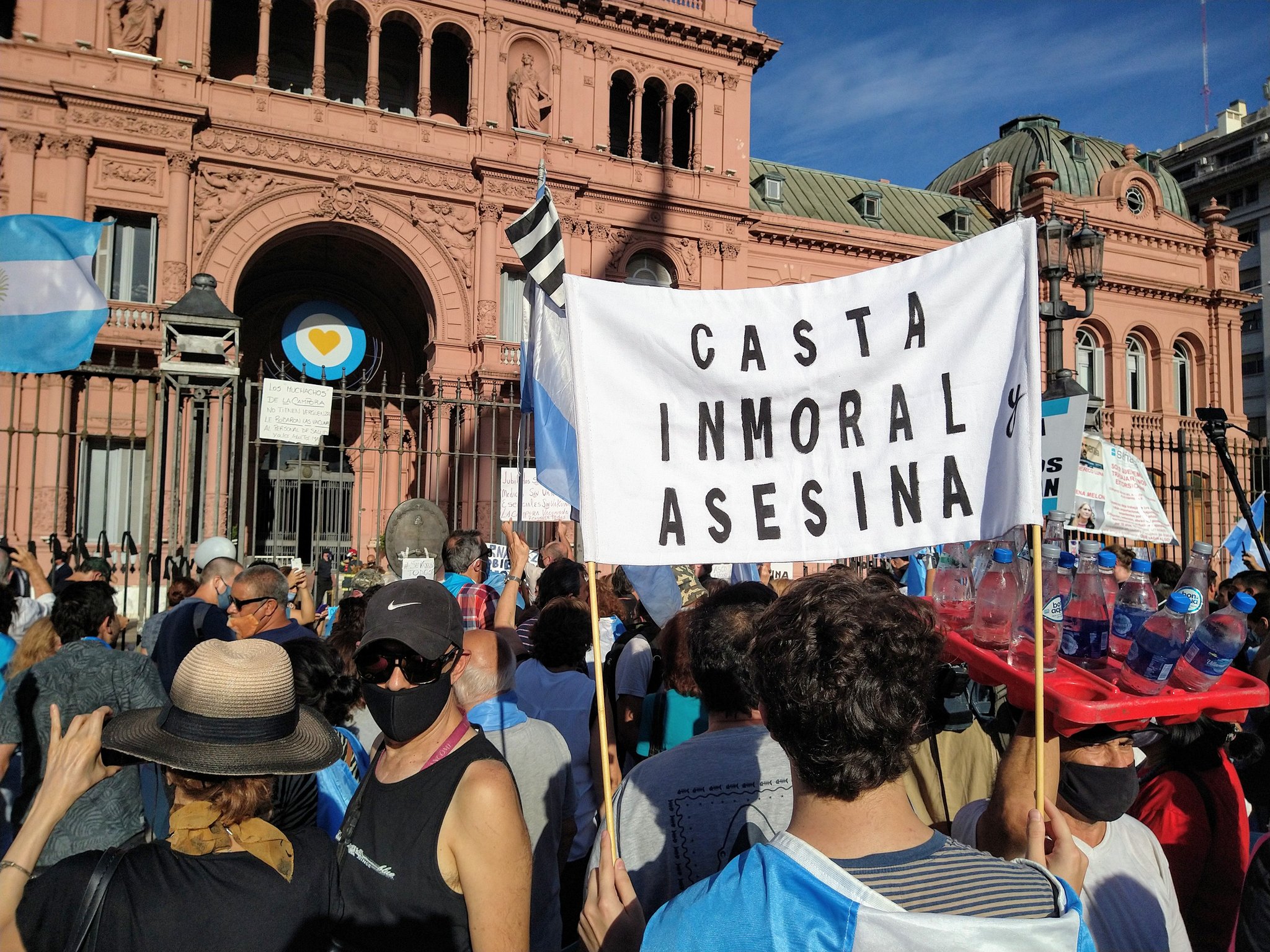 Argentinos protestaron por el escándalo de las 