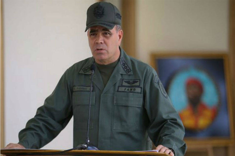 Padrino López: Casi 600 oficiales de la FANB han sido contactados desde Colombia | Diario 2001