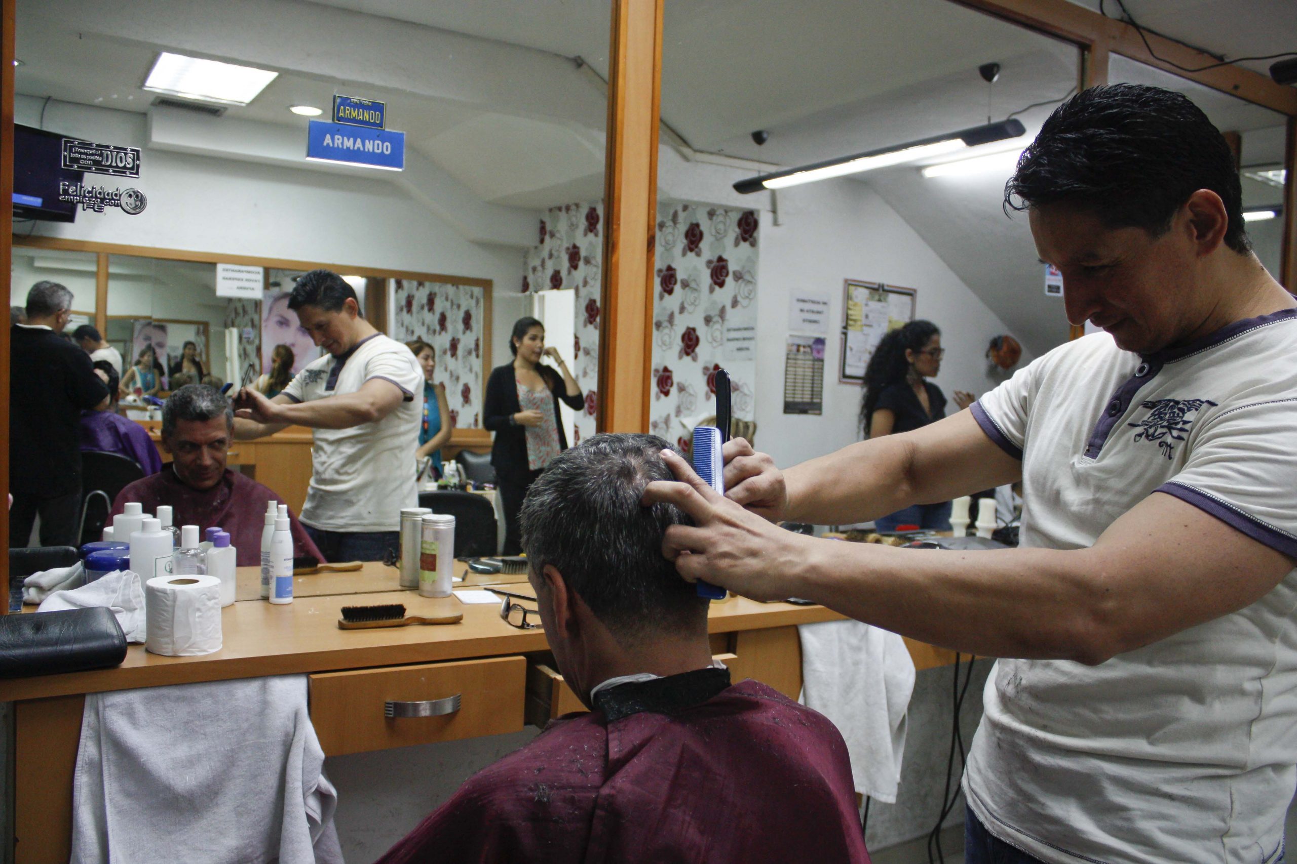 Las barberías y las peluquerías se niegan a desaparecer