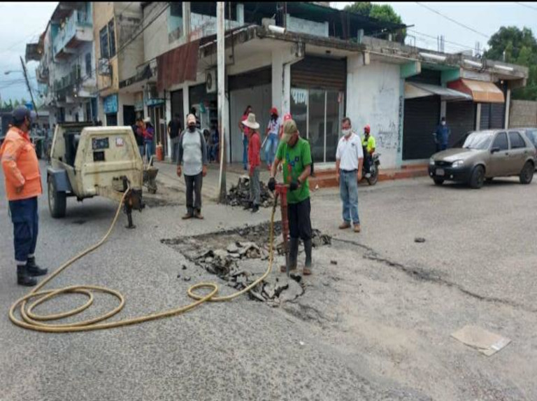 Colocarán 200 toneladas de asfalto para mejorar vialidad en parroquia