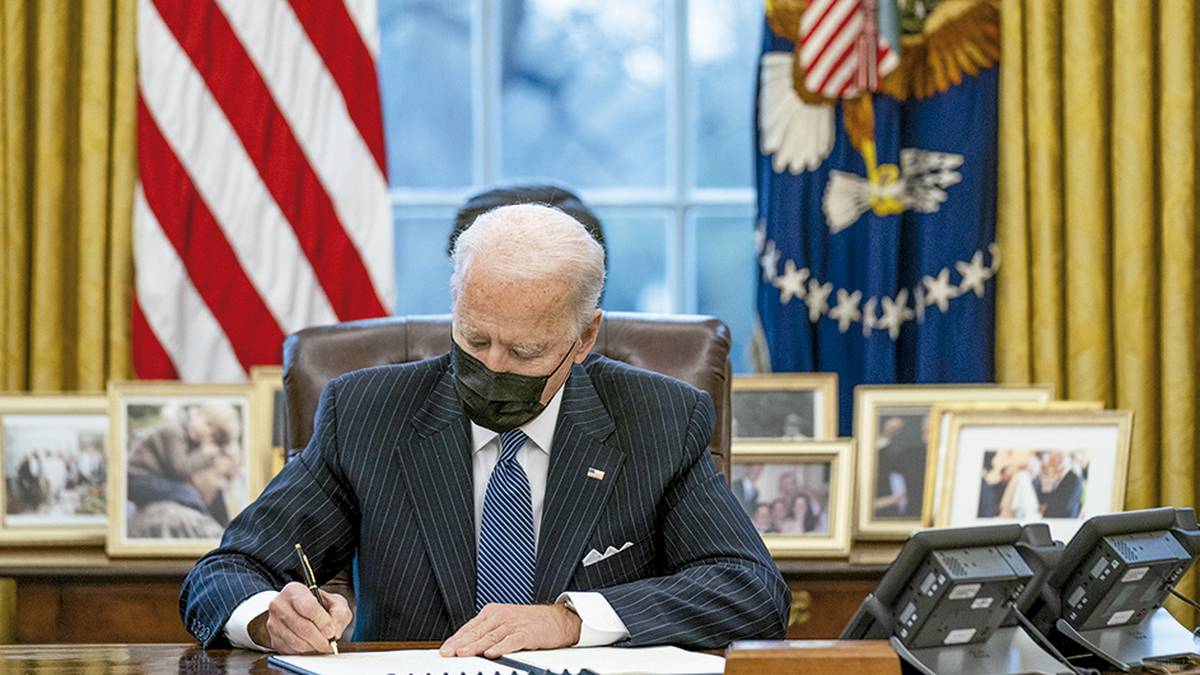 Biden en contra de que Trump siga recibiendo informes de inteligencia