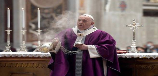 Vaticano pide respeto ante medidas anticontagio en misas