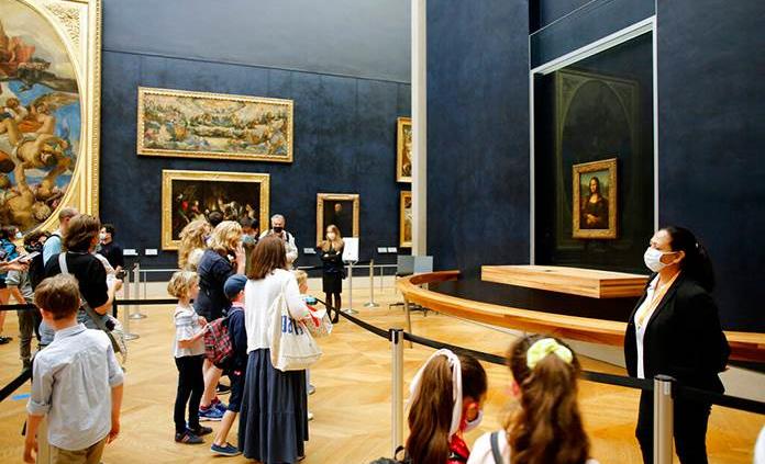 Francia rechaza la petición de los museos de reabrir con restricciones