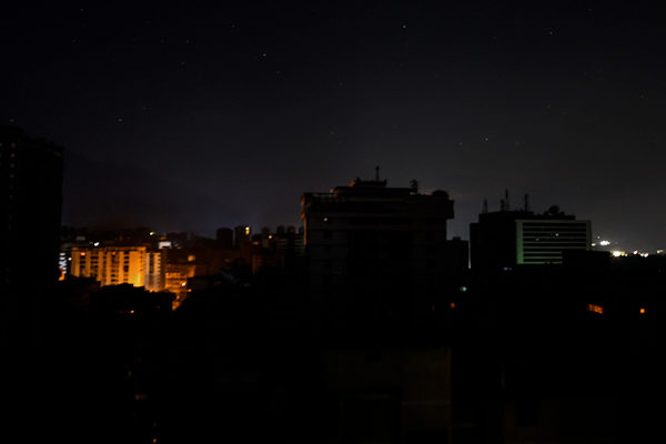 Gran bajón de luz se registró en Caracas la madrugada de este 19Feb