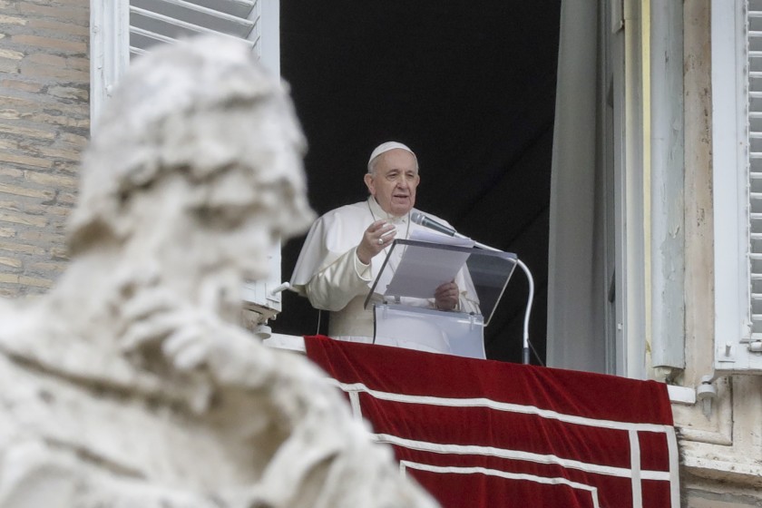 Papa Francisco denuncia violencia contra mujeres y exige protecciones