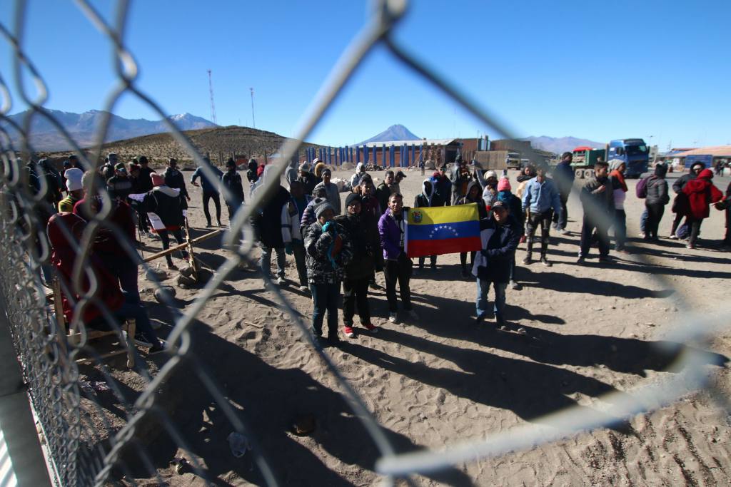 Chile deportará a primeros 100 migrantes varados en la frontera