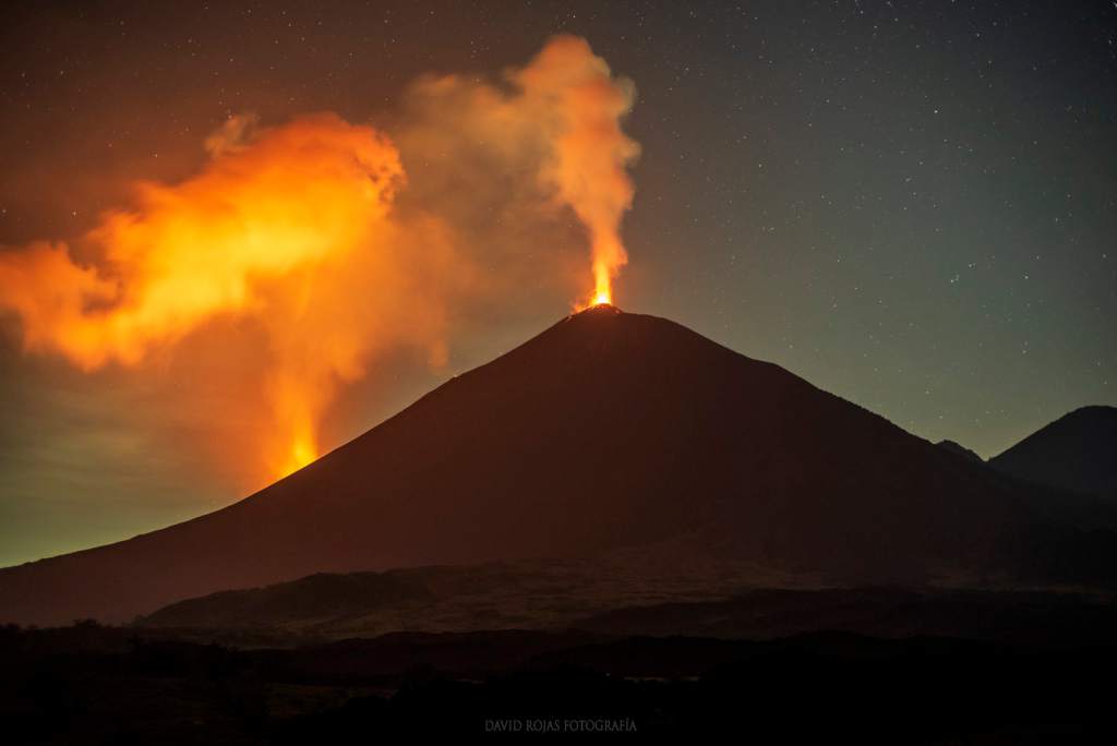 Volcán Pacaya en Guatemala incrementó su actividad en las últimas horas