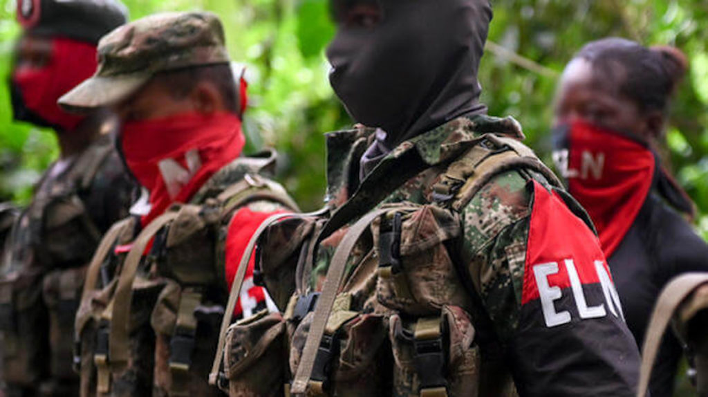 ELN deja en libertad a dos soldados que tenía secuestrados en Colombia