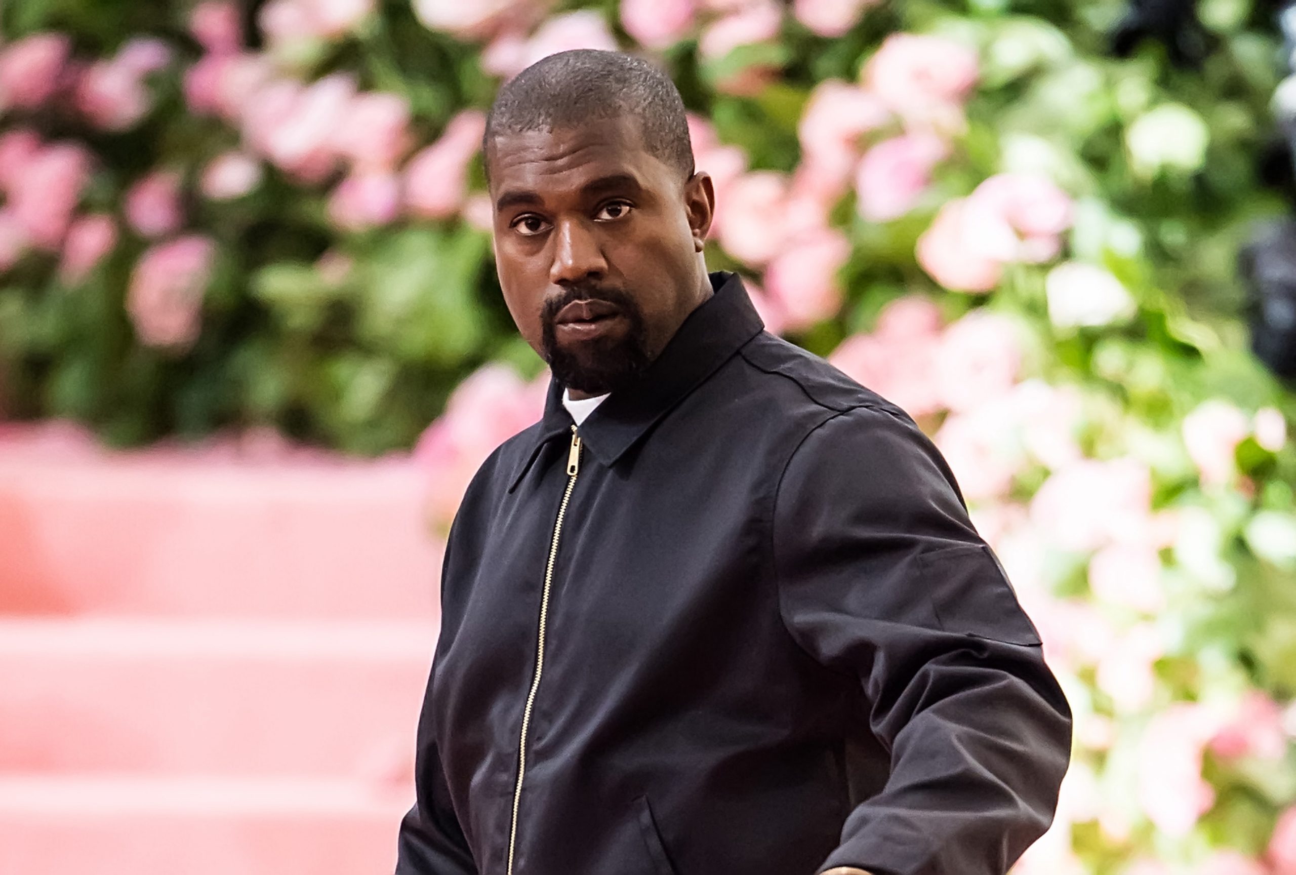 Empleados de Kanye West lo demandan por $30 millones en salarios