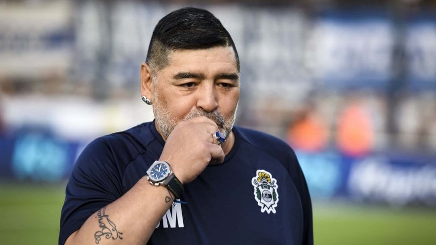 Justicia prohíbe salir del país a imputados por muerte de Maradona