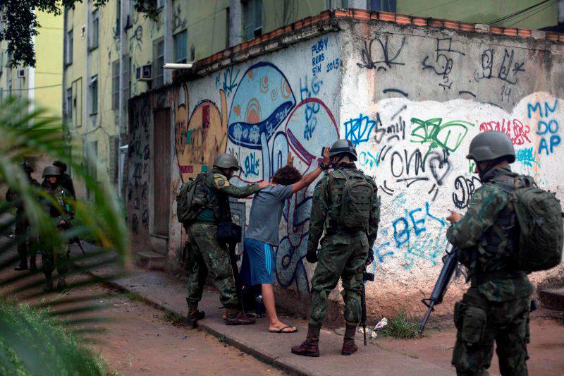 Nueve muertos durante operación policial en favelas de Brasil