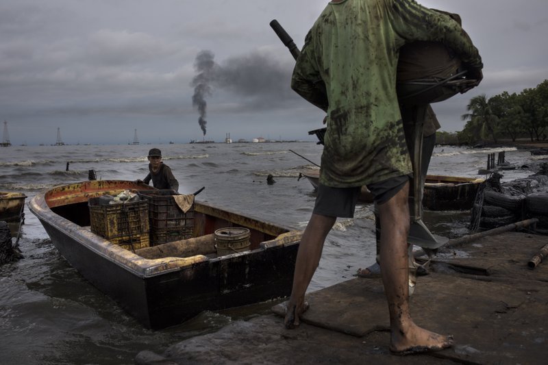 Pescadores guyaneses detenidos por Venezuela regresan a puerto