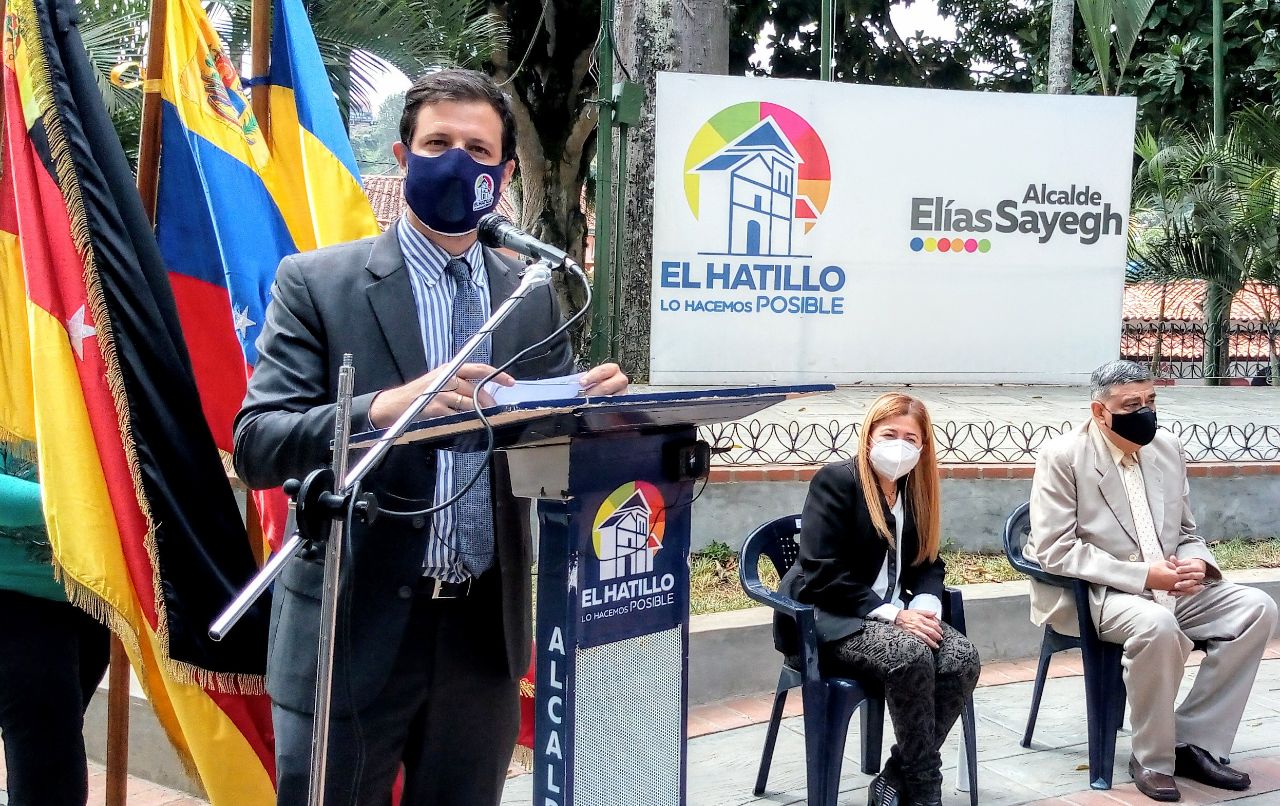 Alcalde Sayegh presentó "el trabuco de seguridad" para reforzar El Hatillo