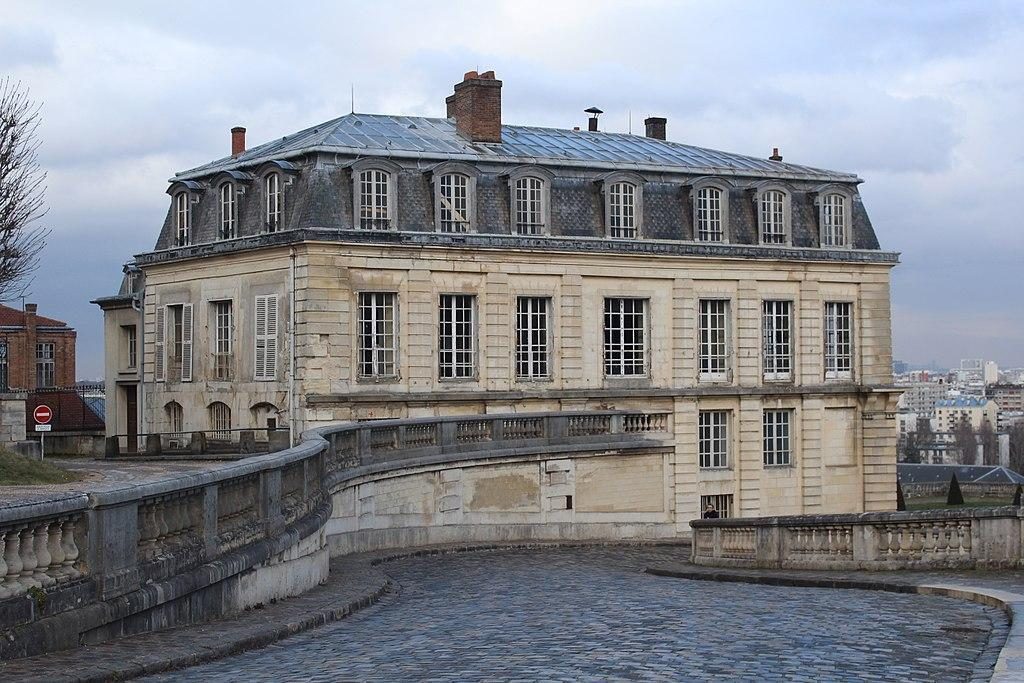 Francia distribuirá compresas y tampones gratuitos a sus universitarias