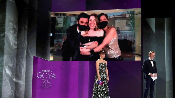 Pilar Palomero es galardonada con su ópera prima "Las Niñas" en premios Goya 2021 | Diario 2001
