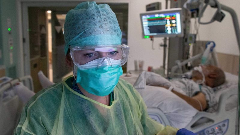 Francia continúa con más de 4.000 pacientes en cuidados intensivos