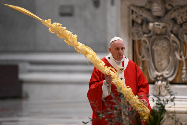 El papa Francisco celebró la misa del Domingo de Ramos en presencia de pocos fieles | Diario 2001