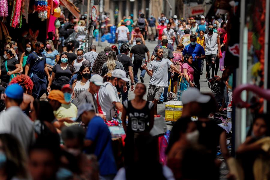 Brasil se asoma al colapso sanitario en su peor momento de la pandemia