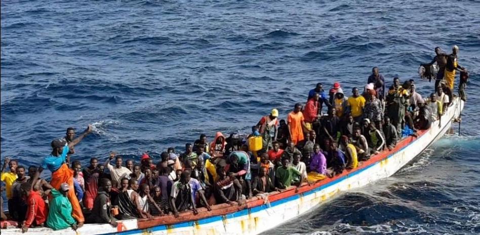 Tres inmigrantes fallecidos y 41 rescatados en naufragio al sureste de Tenerife