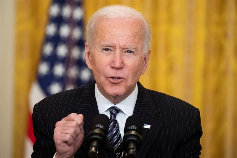 Biden pide reforzar medidas para el control de armas en EEUU