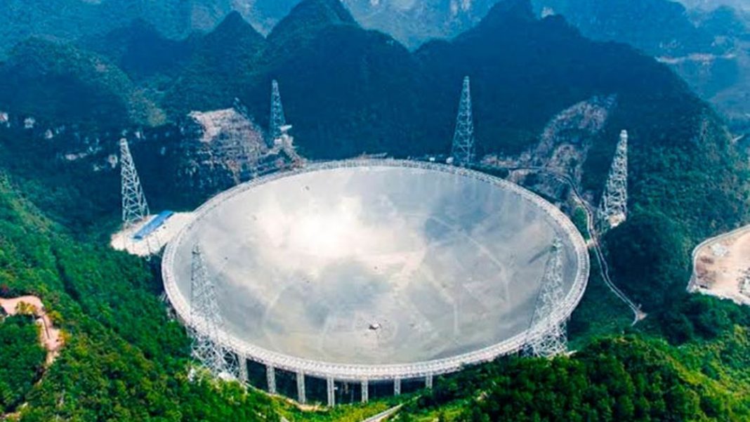 China detecta tres misteriosas señales de radio del universo más distante