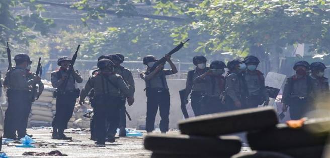 Al menos 10 muertos por la represión policial en Birmania