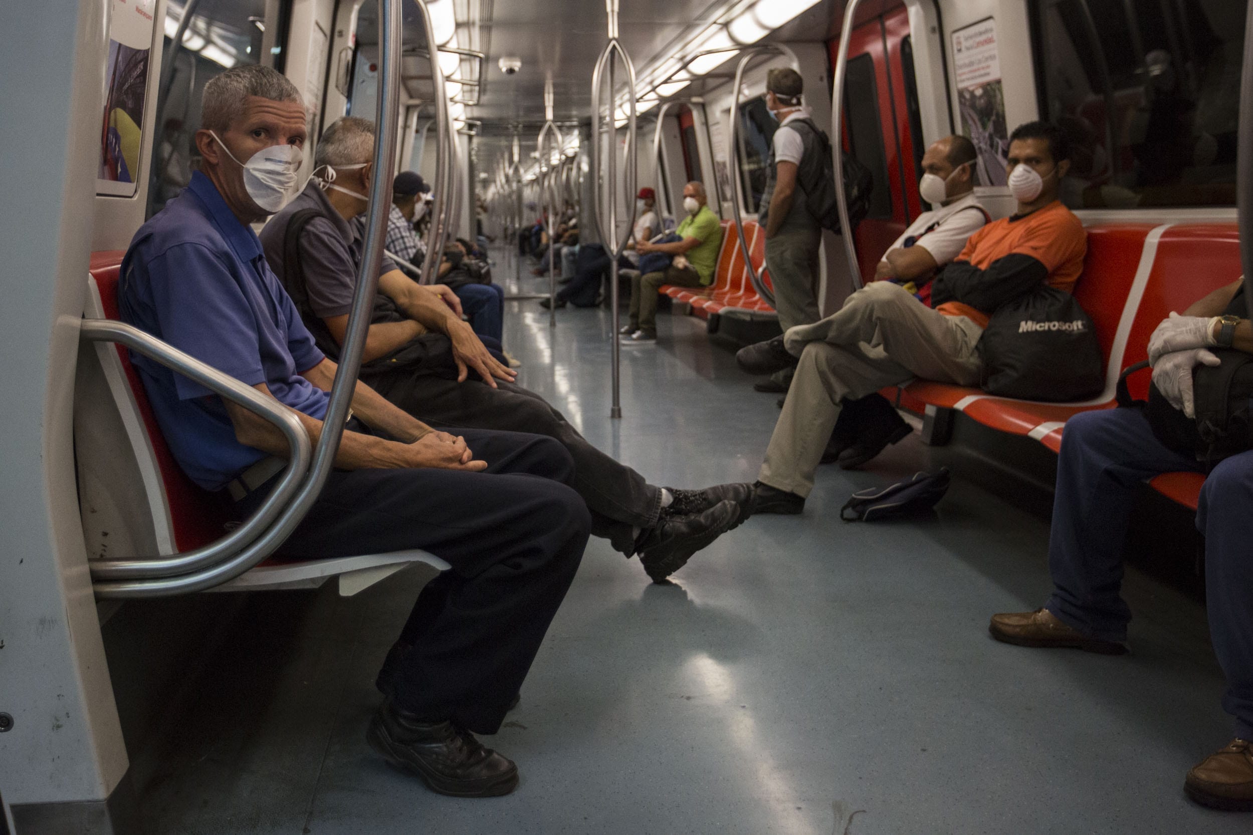 Metro de Caracas refuerza jornadas de desinfección contra COVID-19