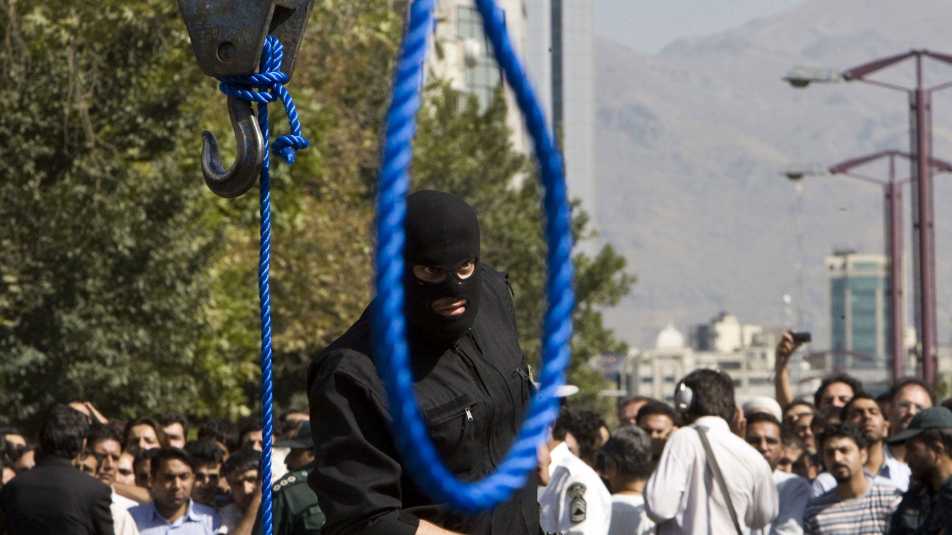 Cuatro hombres son ejecutados en Irán por violar a una mujer delante de