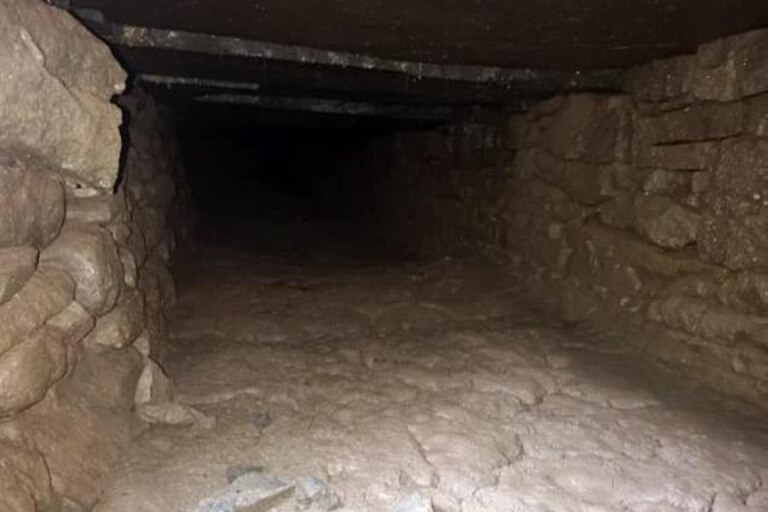 Misteriosos túneles medievales que encontraron en una aldea de Reino
