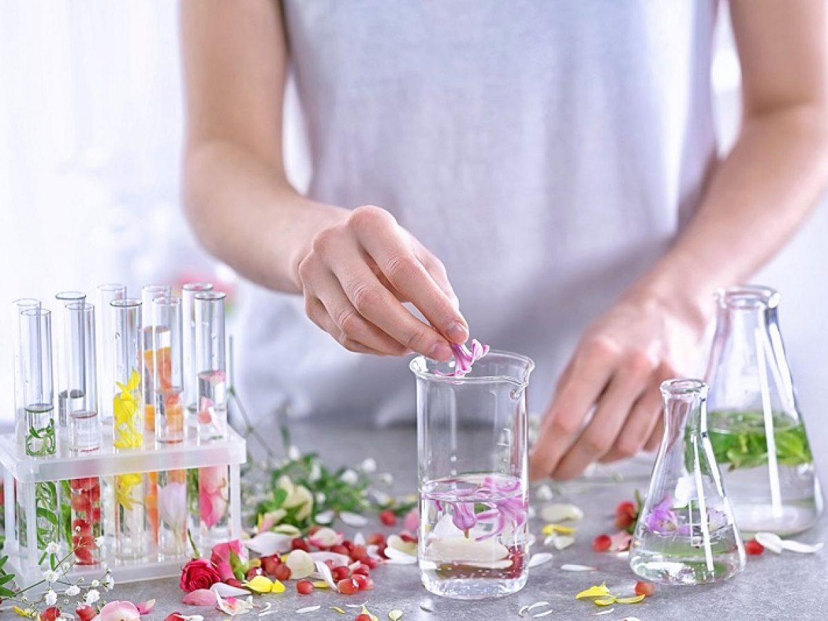Aprende el arte de hacer perfumes caseros | Diario 2001