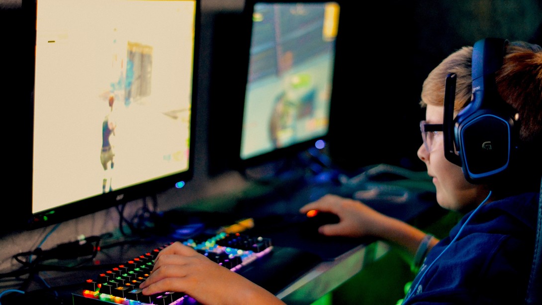Protege la seguridad informática mientras los niños juegan en línea