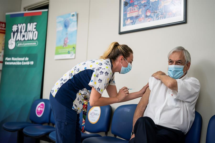 Presidente de Chile recibe la segunda dosis de la vacuna china Sinovac