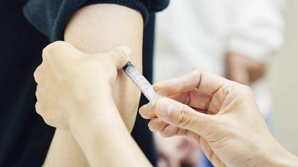 Agencia italiana de medicinas suspende vacunación con AstraZeneca