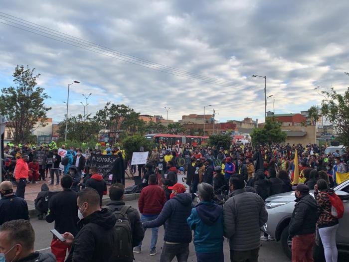 Comerciantes protestan contra medidas que los llevan a la quiebra