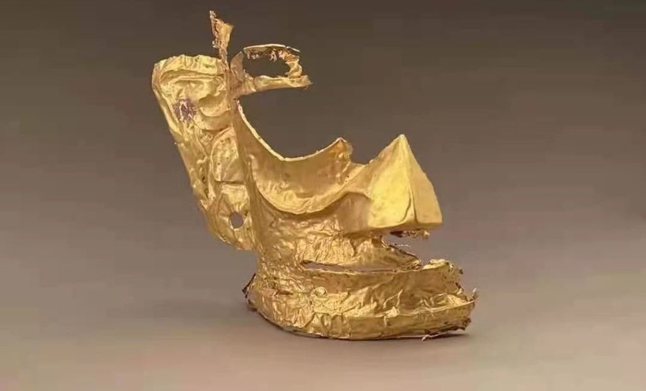 Descubren fragmento de una máscara de oro de unos 3.000 años de
