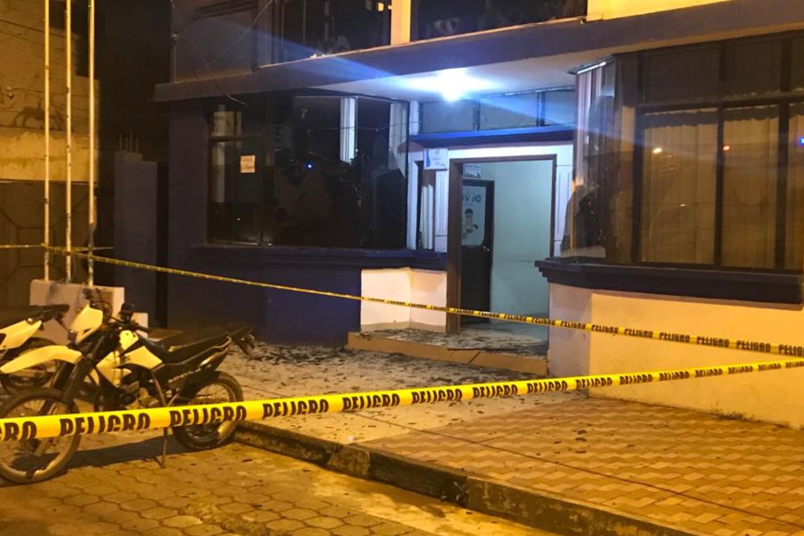 Agente resultó herido en una de las explosiones registradas en Ecuador