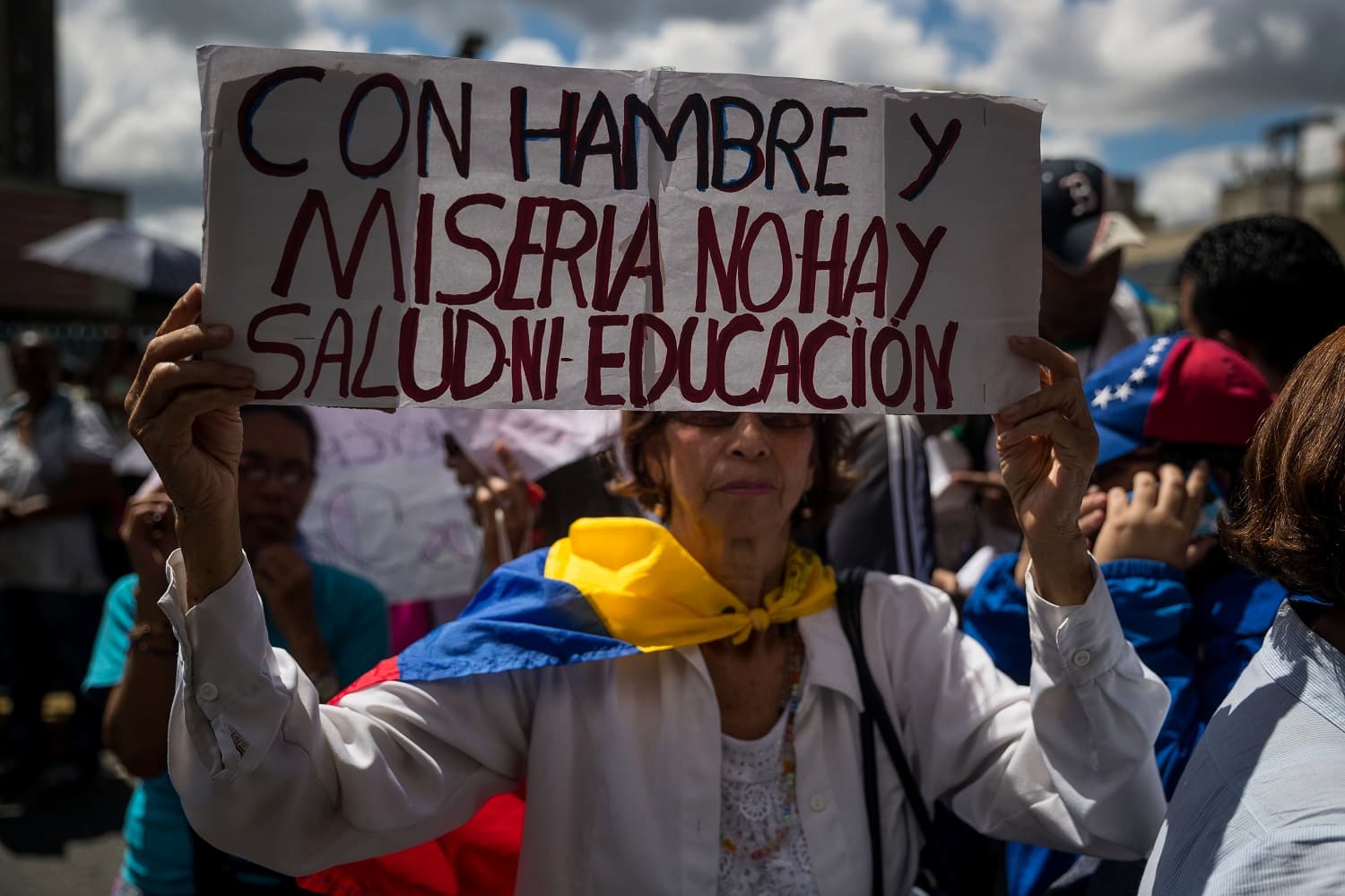 Planteles procuran ayudas a los docentes venezolanos