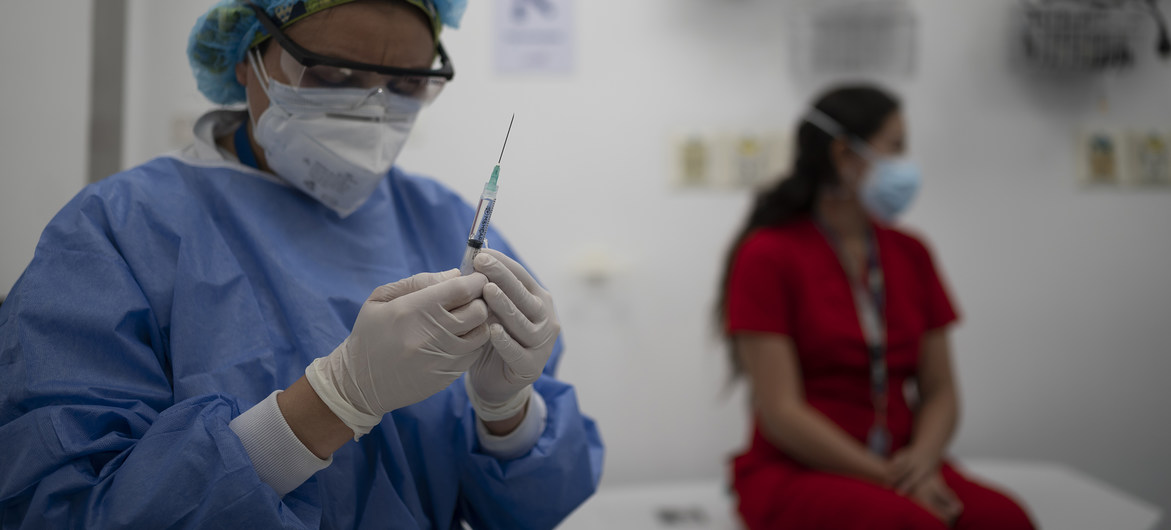 Colombia es el primer país de la región en recibir vacunas COVAX