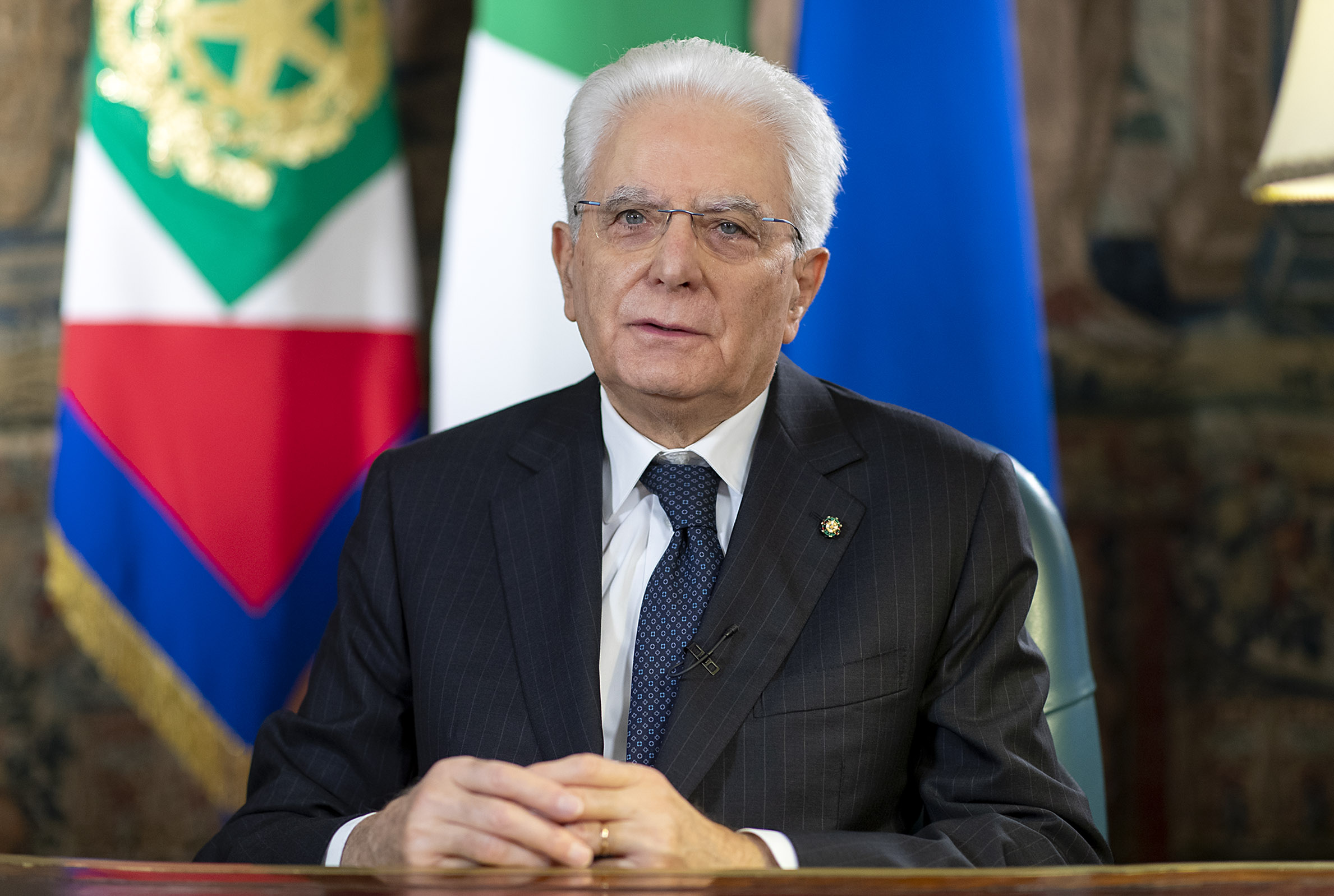 Presidente italiano se vacuna en el hospital Spallanzani de Roma