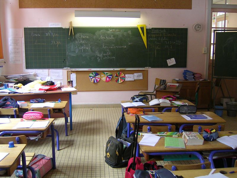 Francia prueba un acceso más abierto a sus escuelas más elitistas