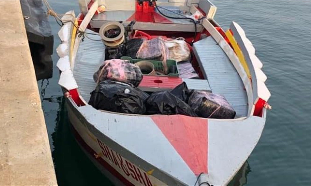 Rescatan a 17 venezolanos que naufragaron cuando intentaban llegar