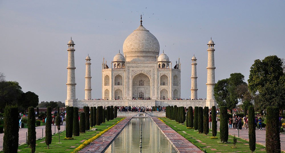 Policía evacúa el Taj Mahal en India por aviso de bomba
